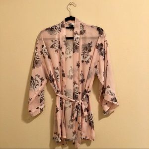 H&M pink with gray roses print open kimono